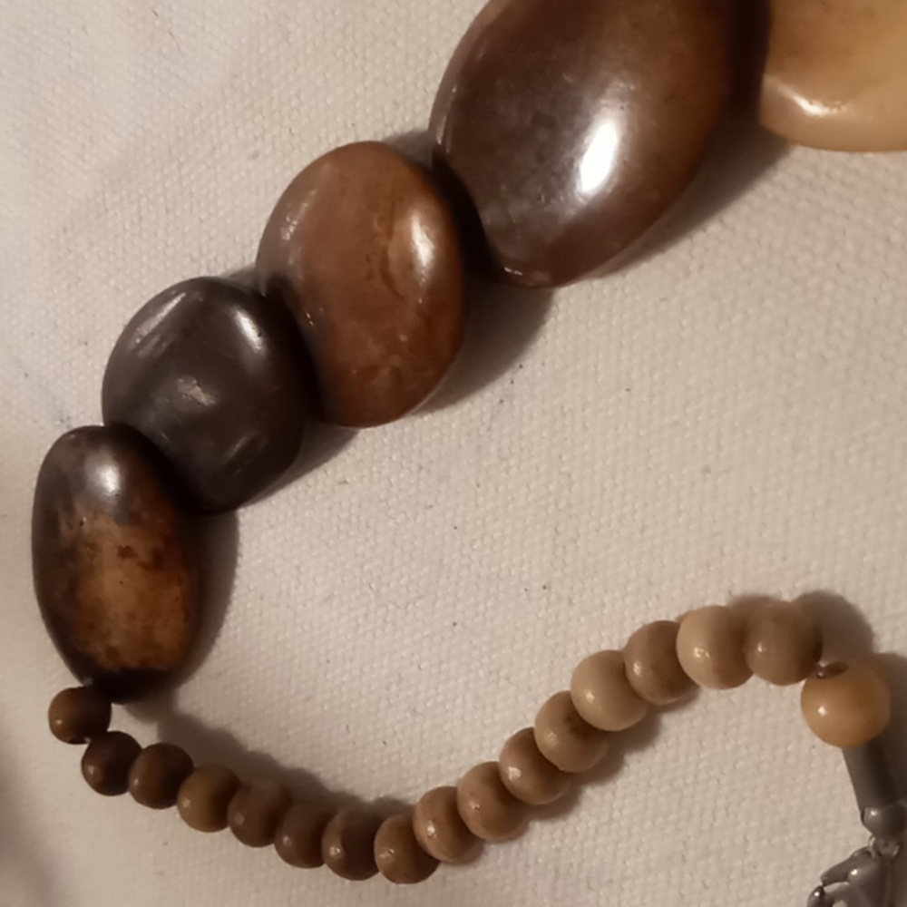 Vintage 26 inches long polished agate stone necklace.with wooden beads. - Picture 4 of 5